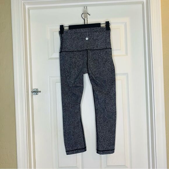 lululemon | Wunder Under High Rise 1/2 Tight Size 4 - Picture 5 of 9